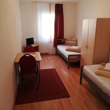 Pension Feldschloessl Ингольштадт Экстерьер фото